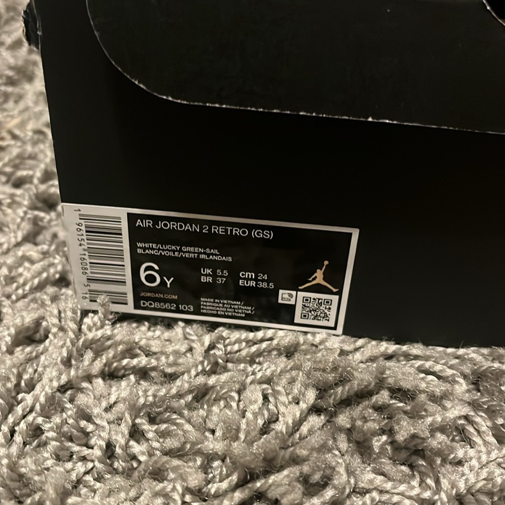 Air Jordan 2 Retro GS ‘Lucky Green’ - Picture 3 of 7